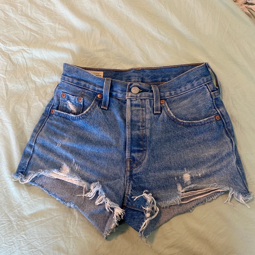 Levi 501 medium wash shorts